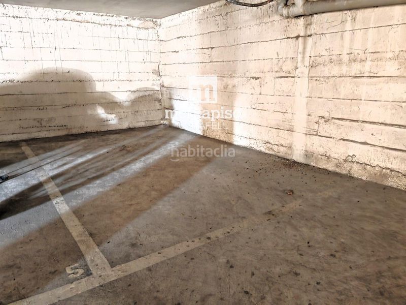 Foto 04a2696d-85a2-47cd-9905-8064c8170195. Aparcament cotxe a Calafell poble Calafell