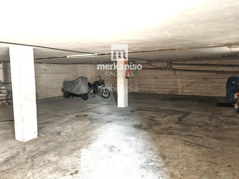Foto 6919cb6b-c8a9-4689-a305-aba74a3dee6a. Aparcament cotxe a Calafell poble Calafell