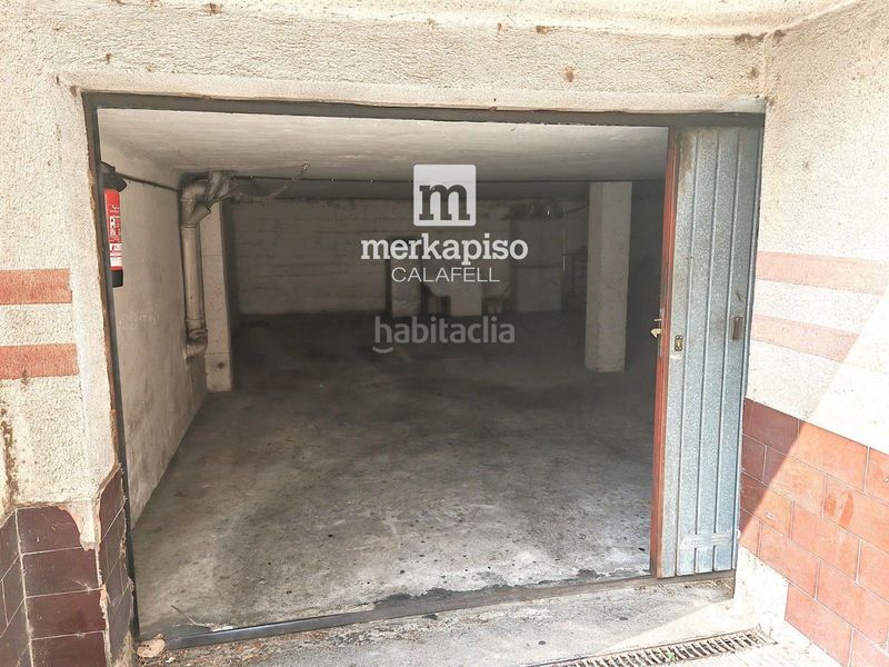 Foto 743f8a77-7847-4063-b06f-d6e972af5a09. Aparcament cotxe a Calafell poble Calafell