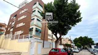 Piso  Baixador. Planta baja con terraza de 100 m a un paso de la playa y de la e