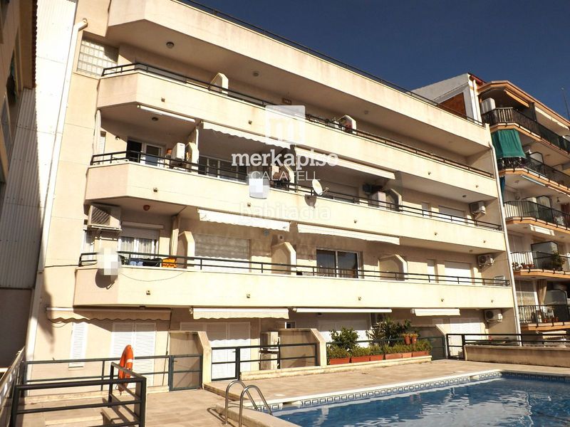 Foto f98f8bac-d015-4548-8f67-4b8348e5ede6. Àtic amb aparcament piscina a Calafell platja Calafell