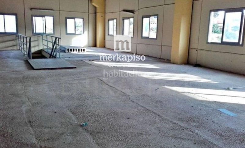 Foto 624ea946-44eb-42c0-88ce-a40e6f763fd2. Nau industrial a Centre Vendrell (El)