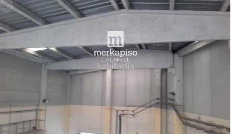 Foto f3153e3c-15c9-4e1a-abfa-863e98c516f8. Nau industrial a Centre Vendrell (El)