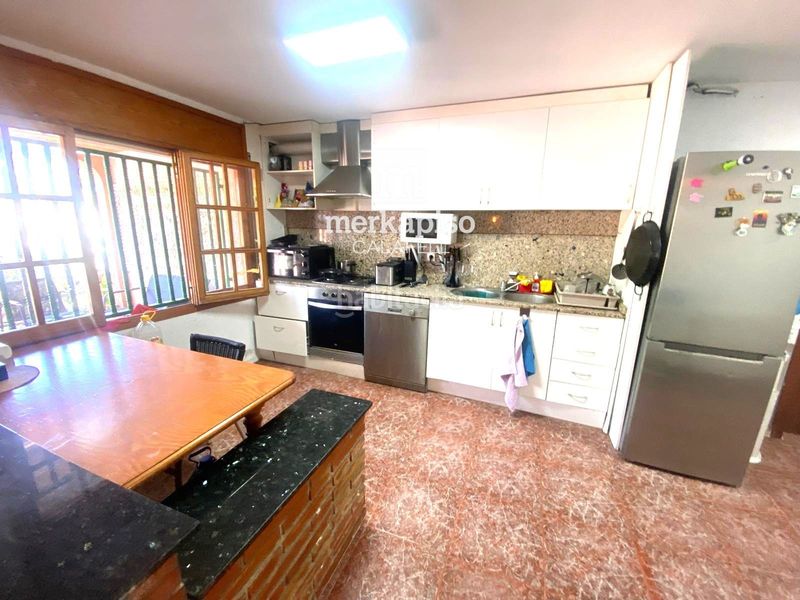 Foto c2f3f880-7c75-463a-b170-3b053a30b4c0. Xalet a Cunit residencial Cunit