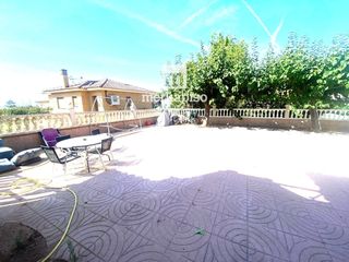 Chalet in Cunit Residencial. Chalet con dos viviendas en el centro de cunit