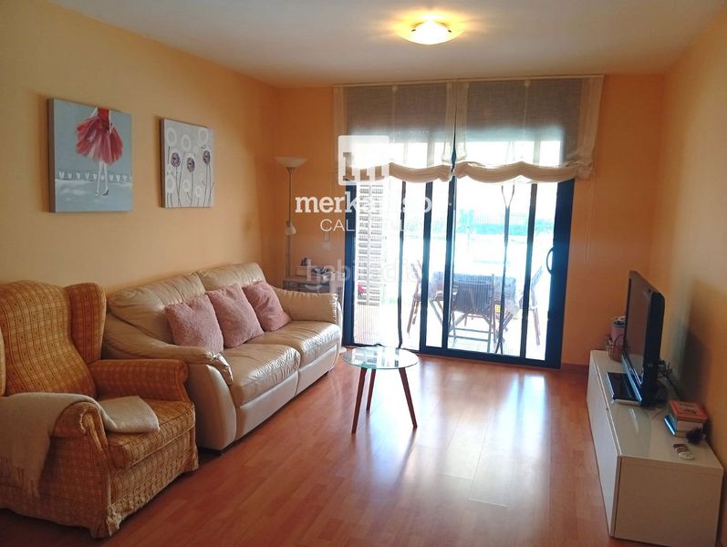 Foto aaa3e8bb-ff22-45c4-9596-7e74c2d7ce64. Pis amb aparcament piscina terrassa a Calafell platja Calafell