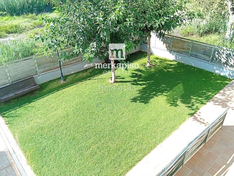 Foto c1c5761a-a9ec-4578-87c3-68277ef54834. Pis amb aparcament piscina terrassa a Calafell platja Calafell