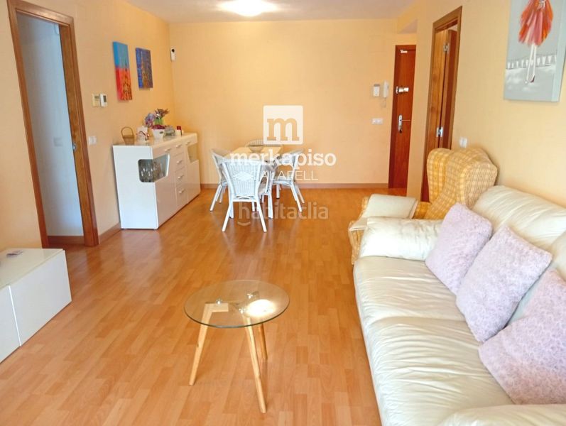 Foto e5a76d8d-3caa-4d28-a981-30b23d8fa977. Pis amb aparcament piscina terrassa a Calafell platja Calafell