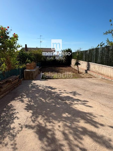 Foto ccc77015-ac6d-43ea-8e65-5c6c3e54e707. Casa amb aparcament a Segur de Calafell nucli urbà Segur de Calafell