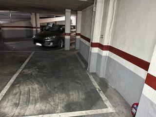 Aparcament cotxe  Calle cruz roja (de la). Plazas de parking en edificio la perla