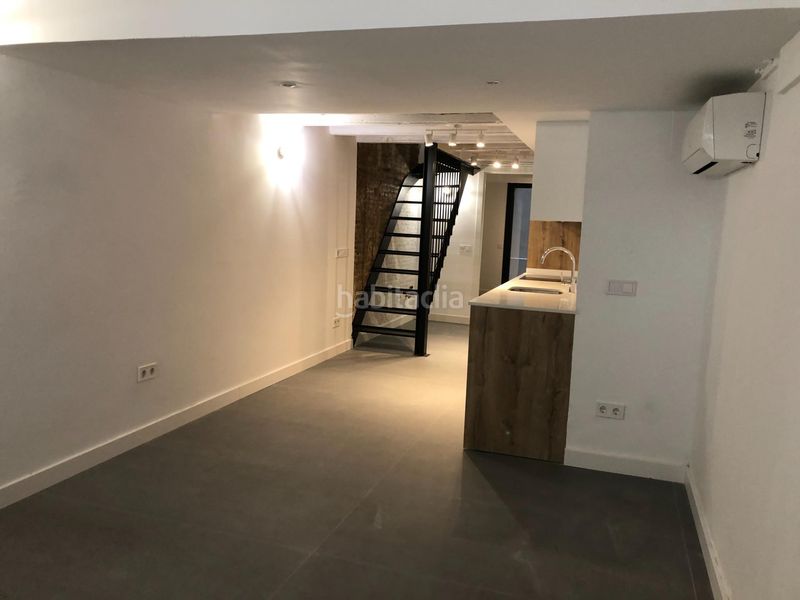 Foto 2912b0f6-b25e-4126-a5e9-0d7f453f302d. Dúplex a Raval Barcelona