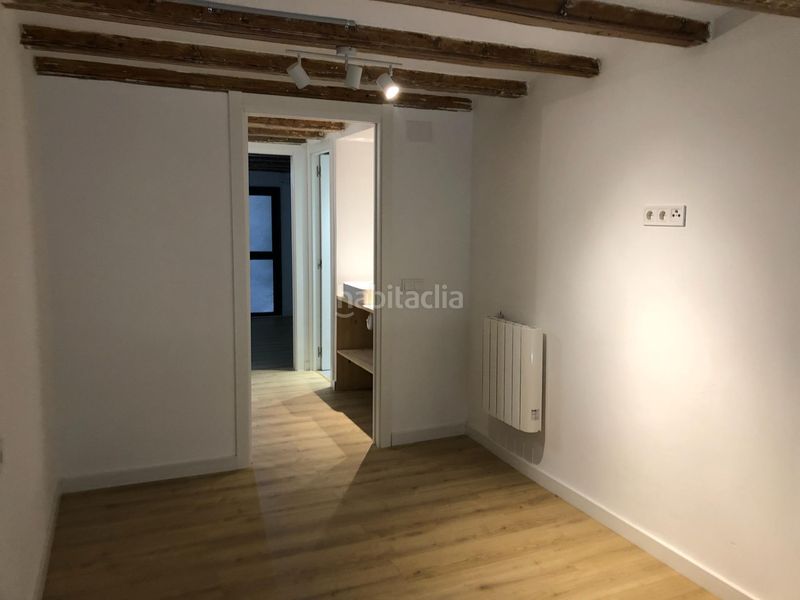 Foto 3f324111-5b99-4fe2-8943-6347977f7767. Dúplex a Raval Barcelona