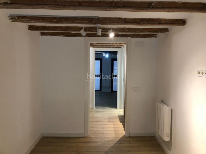 Foto 7b66f6f9-a105-4e91-bfe9-9d5141c0271e. Dúplex a Raval Barcelona