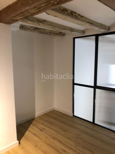 Foto b60ab631-0e3a-4252-b099-b5f01b4b1733. Dúplex a Raval Barcelona