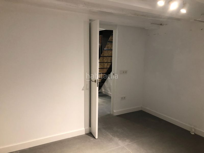 Foto b6d24eee-cd79-4040-8ee4-894d3d79e2ec. Dúplex a Raval Barcelona