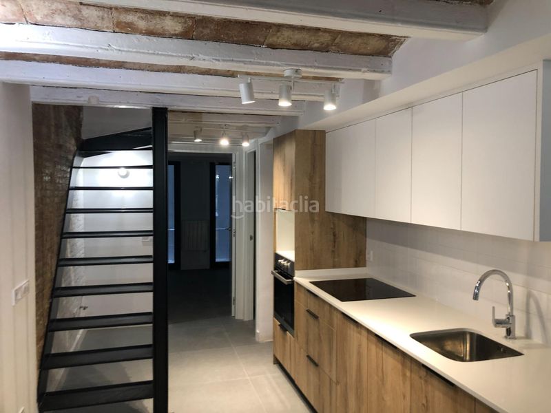 Foto cf5283c7-265d-4e19-a0d9-e21f2665add8. Dúplex a Raval Barcelona