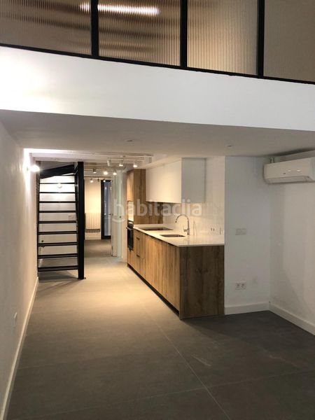 Foto cf87bfef-1161-44e8-8d34-478fa0c92bc5. Dúplex a Raval Barcelona