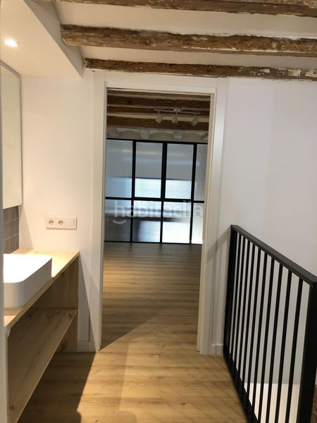 Foto ffbb4c05-3ea5-4c2b-a690-9dd3979aa18d. Dúplex a Raval Barcelona