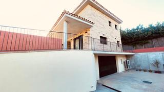 Maison à Urbanitzacions. Casa de 385 m2 amb parcella. la de 800 m2 amb vistes al mar i mu