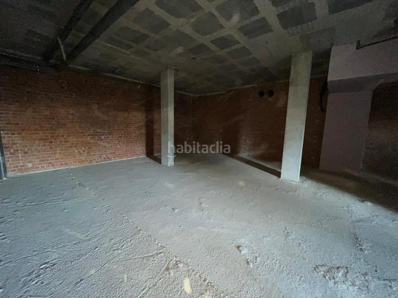 Foto 3d03aa17-3dd8-46f7-b5a5-aad2268f1b92. Alquiler local comercial local en alquiler con salida de humos en Badalona