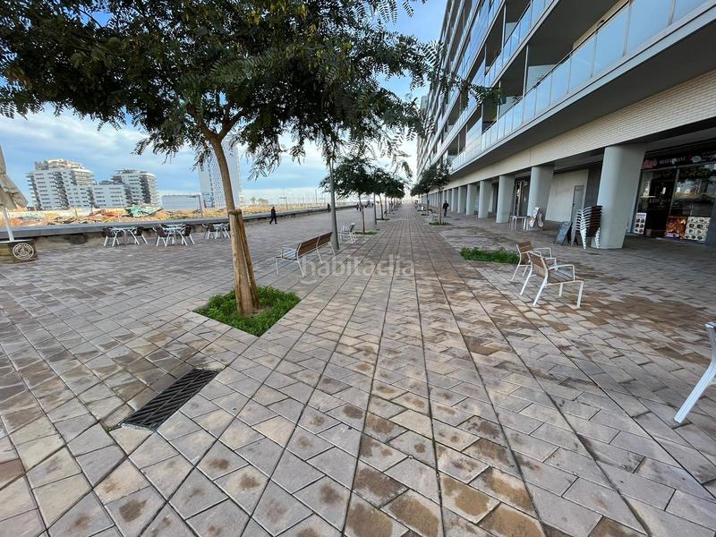 Foto 44f158a3-23df-4ac1-ad01-71869c95069f. Alquiler local comercial local en alquiler con salida de humos en Badalona