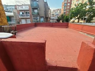 Casa a Llefià. Casa en venta con patio y terraza