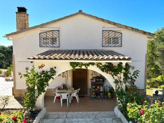 Xalet a Querol. Casa con 2000 m2 de parcela, 4 habitaciones, 1 baño , garaje y m