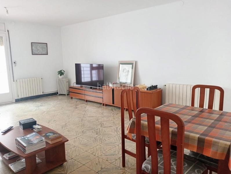 Foto 854b8fb5-7abe-41e2-b05a-d83b9671471b. Piso gran piso en casagemes con vistas al mar en Centre Badalona