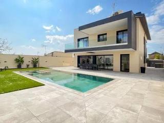 Casa  Carrer carrer de washington. Única y exclusiva casa con piscina y jardín en santa coloma de g