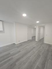 Geschäftsraum  Carrer de sant ernest. Local en venta en santa coloma