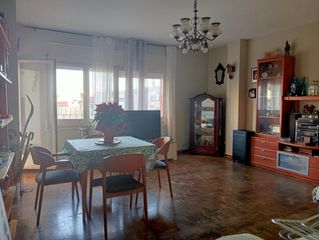 Piso en Centre. Piso céntrico de 3 habitaciones a reformar