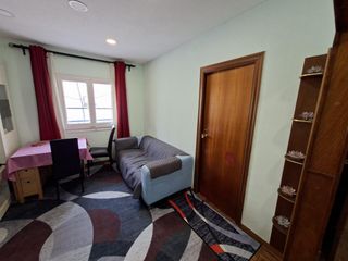 Ático en Turó de la Peira. Piso exterior con ascensor y terraza comunitaria.