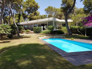 Chalet in Roda de Barà. Exclusiva villa de diseño con vistas al mar en roc de sant gaiet