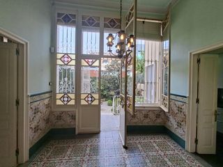 Miete Haus  Avenida martí pujol. Se alquila casa modernista catalogada en el centro de badalona
