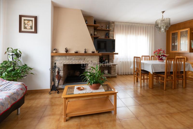 Foto db13aed0-ecec-4c07-851a-dffec2668f52. Haus mit heizung parking in Seva