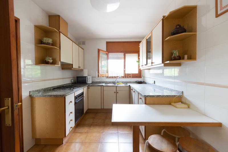 Foto f7b3c3bc-ff3b-451e-b092-3194c2a4c26c. Haus mit heizung parking in Seva