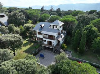 House  De les agudes