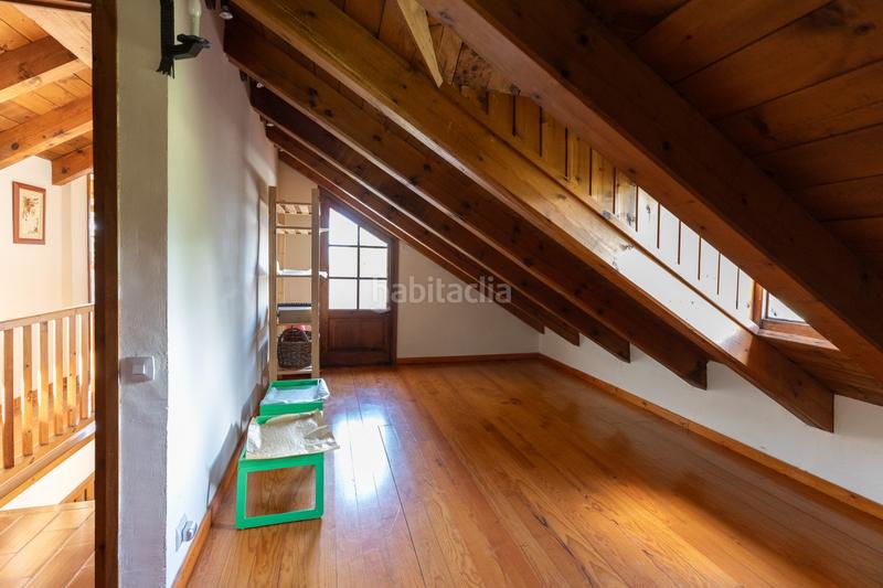 Foto 814e4cc3-f0a6-440e-9597-866172b88362. House with parking in Seva