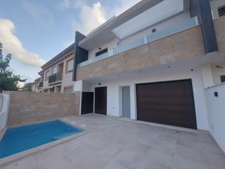 Semi detached house in Calle blanca 4e