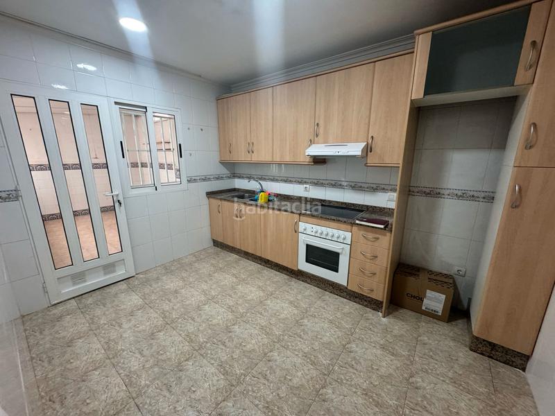 Foto a1b58f29-4531-4327-88f3-b5b0bda6228d. Casa adossada a Centro Alcázares (Los)