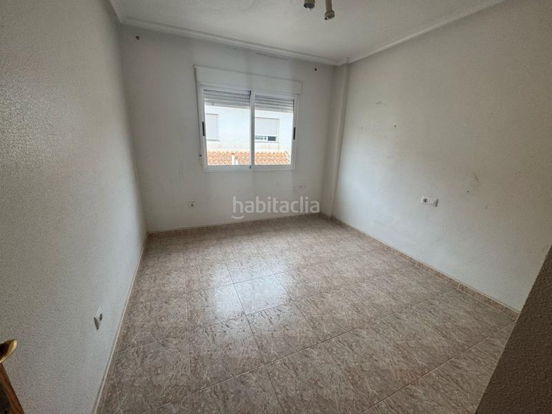Foto ec18b8d6-22aa-48aa-8d55-ba8b5c6ae700. Casa adossada a Centro Alcázares (Los)