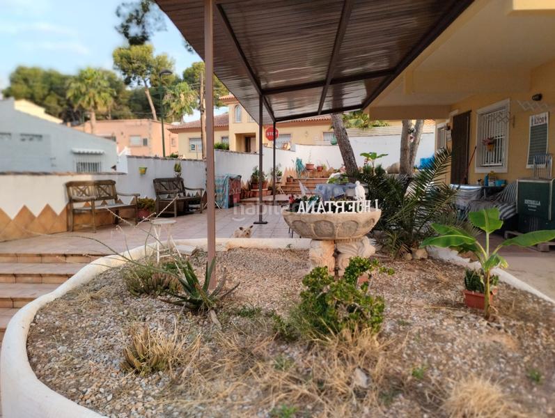 Foto b7e92e2c-c8dc-4eca-8d67-9c2838d8823a. Chalet con parcheggio in El Pinar de Campoverde Pilar de la Horadada