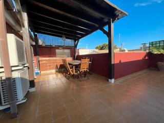 Casa adossada a San Pedro del Pinatar. Sobre pilares