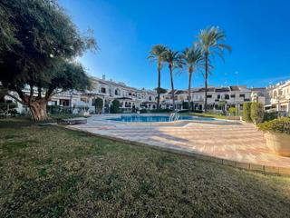 Semi detached house in Calle calasparra 27