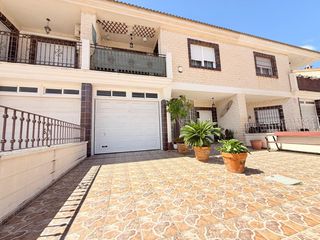 Casa a schiera in Calle rafael alberti 45