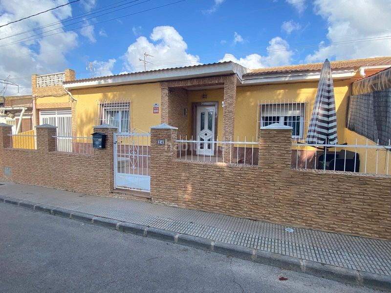 Foto 158ed8c1-4f0f-4887-8ba9-59b4ba0749c2. Casa adossada amb xemeneia aparcament a Roda San Javier