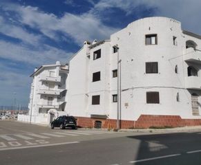Piso  Carrer folch de cardona. Apartamento cerca del club nutico y playa de riells en lescala