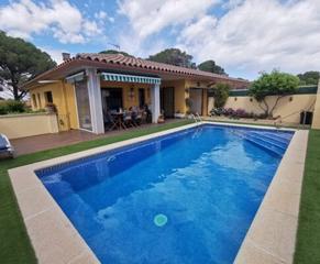 Maison à Carrer cantallops 9. Casa unifamiliar con piscina, garage, orientación sud en l'escal