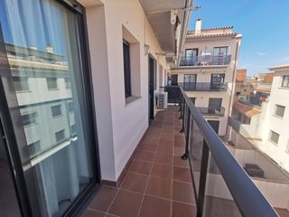 Appartement dans Avinguda de girona 23. Apartamento junto al casco antiguo de l'escala con parking y asc