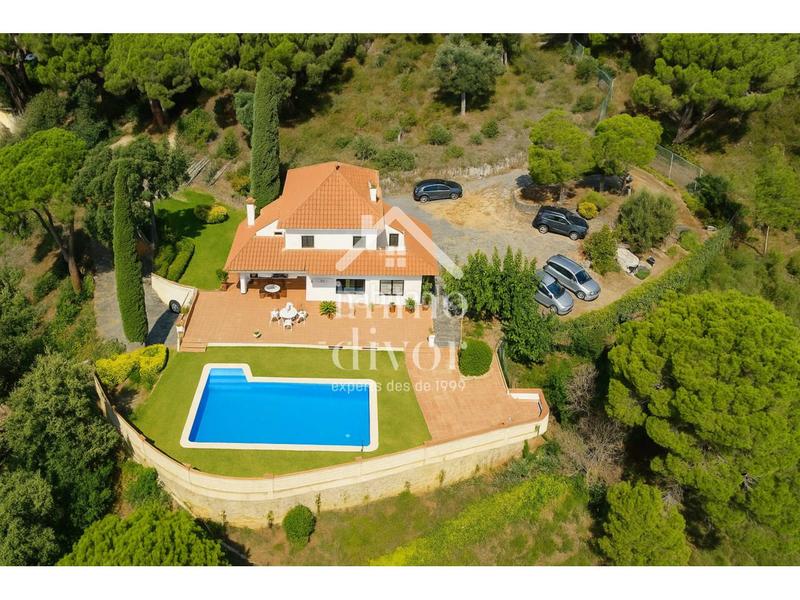 Foto 2d7cf4d3-bffe-4e6c-94ab-1627b8693a8e. Casa con parcheggio piscina in Cinc Sènies Mataró